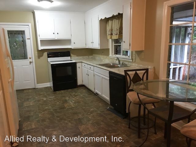 Building Photo - 3 br, 2.5 bath House - 2 Lakeshore Drive