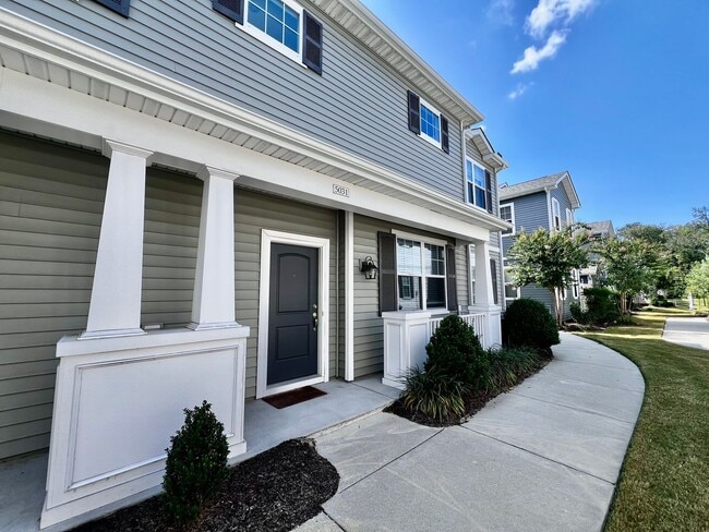 Building Photo - Luxurious 2-Bed Home with Gourmet Kitchen ...