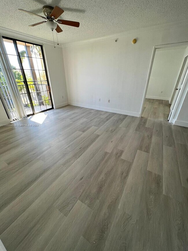 Foto del edificio - 1900 Van Buren St