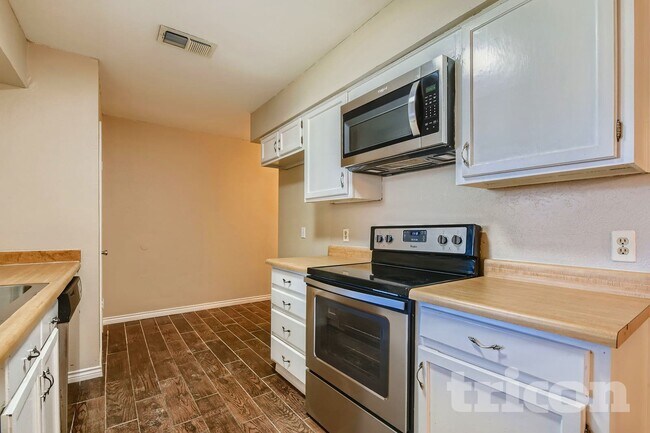 Building Photo - 716 Fair Meadows Dr