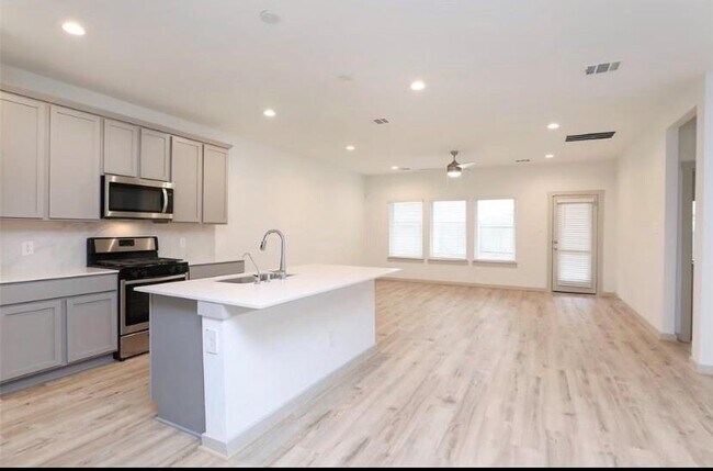 Foto del edificio - 7311 Ramsgate Cliff Ln