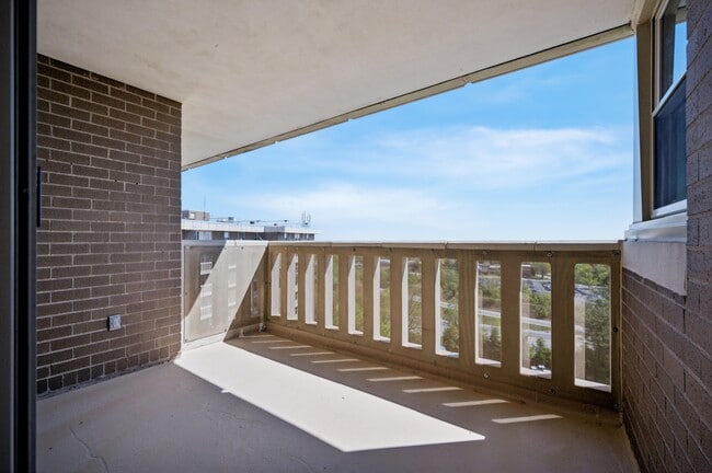 Building Photo - Towers at Wyncote