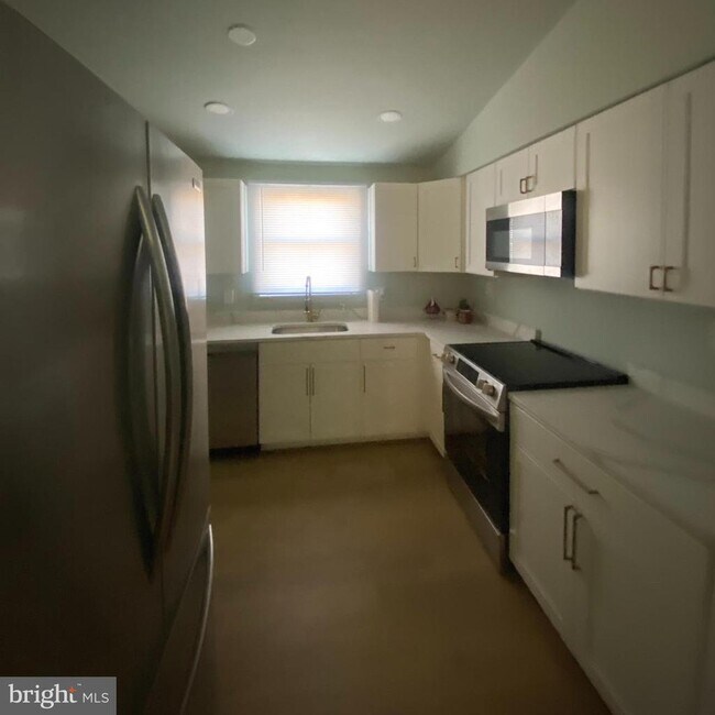 Building Photo - 4426 Cub Run Rd