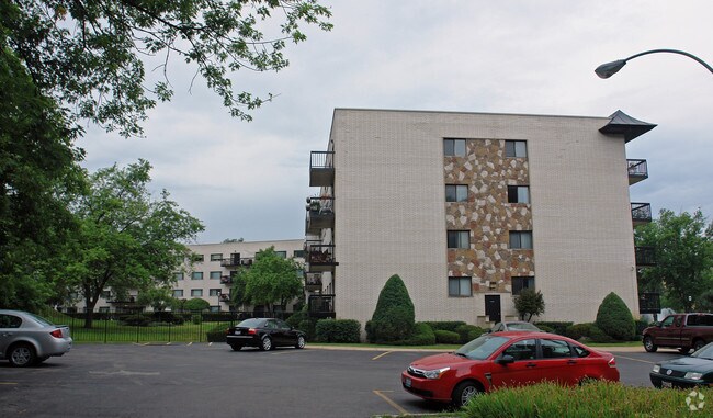 Building Photo - Forest Villa Condominiums