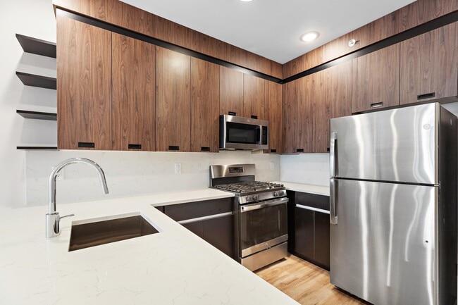 Building Photo - 533 61st St