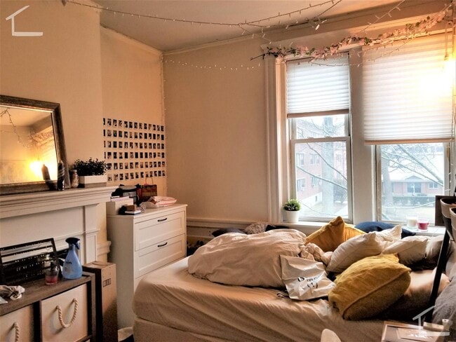 Building Photo - Brookline 4 BR 1 Bath Apartment - 9/1/26 (H&HW included) NO BROKER FEE