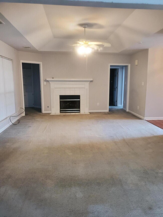 Foto del edificio - 4309 Creekview Dr