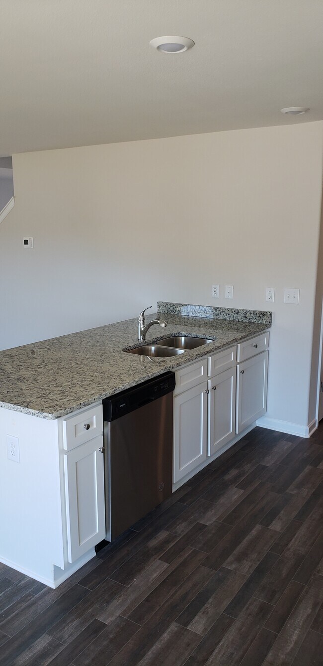 Building Photo - 4600 Hazelburn Dr