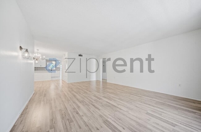 Building Photo - Unit 4