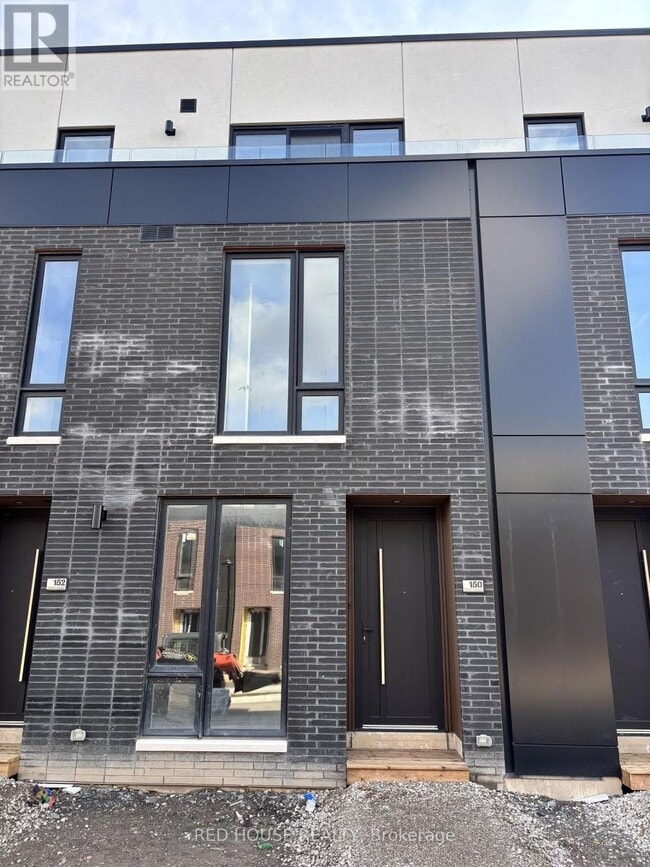 Building Photo - 150 Everett Cmn