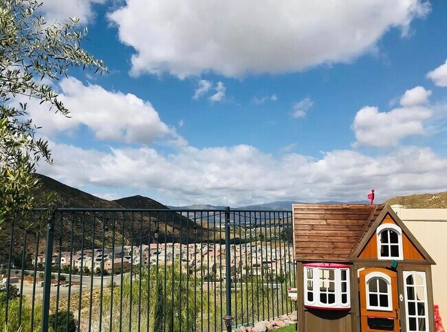 Foto del edificio - 24255 Lilac Ln