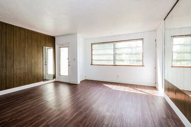 Foto del edificio - 3915 Mackinac Rd