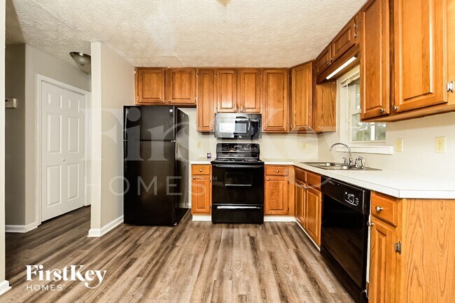 Foto del edificio - 215 Brooks Dr