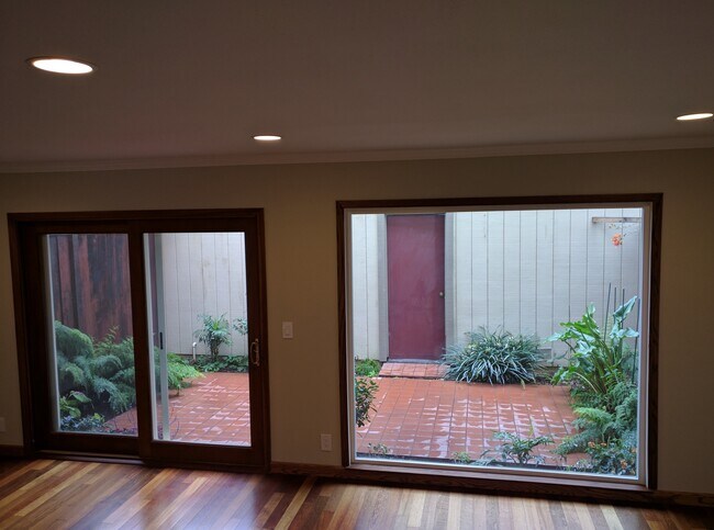 Foto del edificio - 1566 Capri Dr