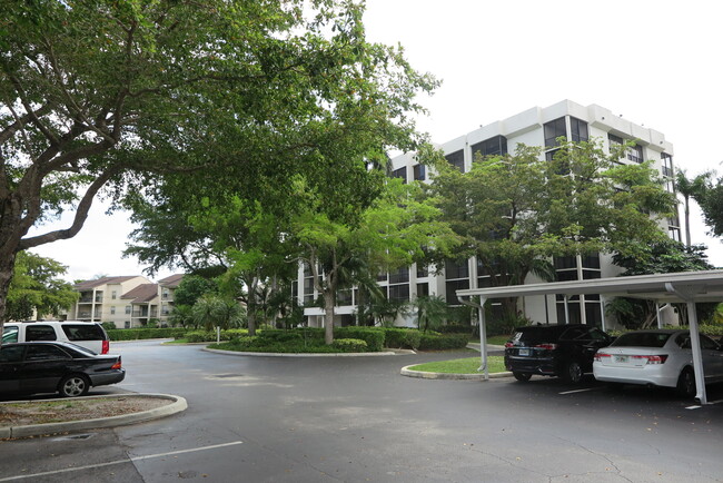 Building Photo - 5951 Wellesley Park Dr