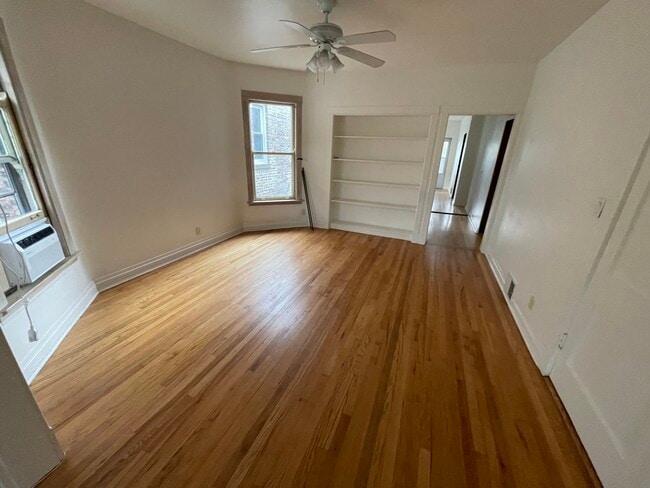 Building Photo - 5011 N Hermitage Ave
