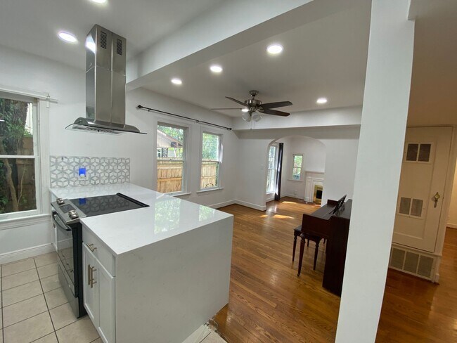 Foto del edificio - 803 E 32nd St