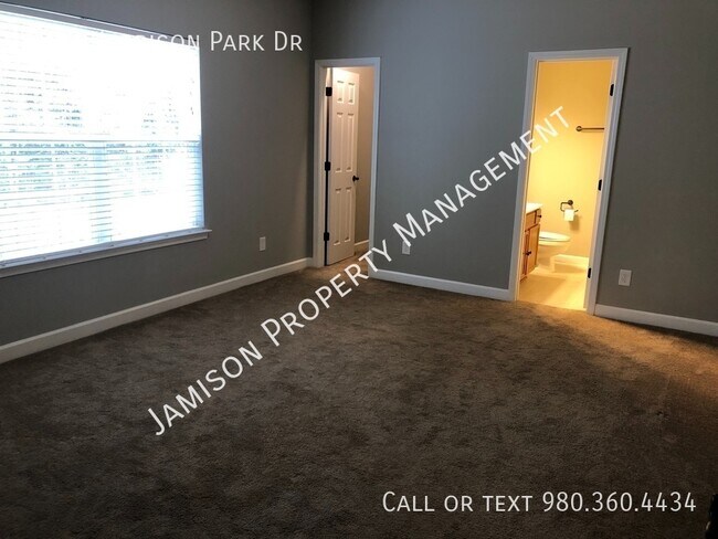 Foto del edificio - 1902 Harrison Park Dr