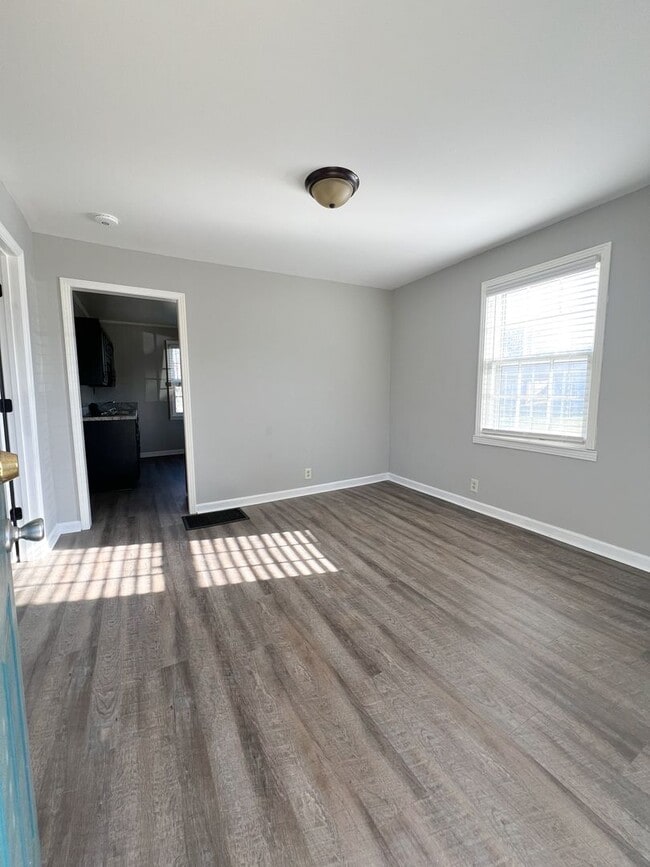 Building Photo - Move-In Specials Available! Single-Family Home Downtown Clarksville!