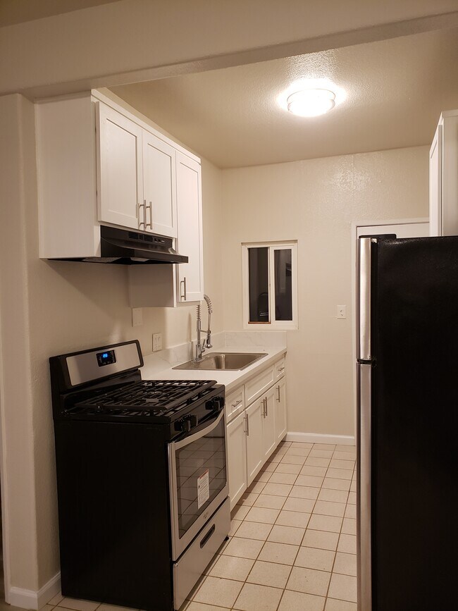 Kitchen - 13423 Olive Dr