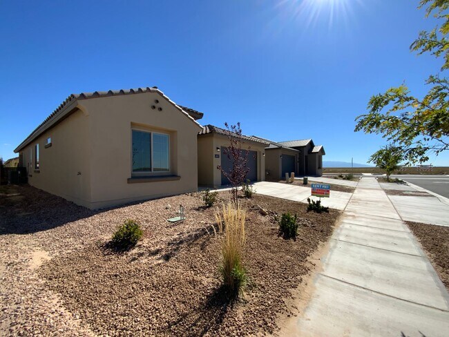 Foto del edificio - 3 Bedroom Single Story New Build in Mesa Del Sol Near Netflix Studios!
