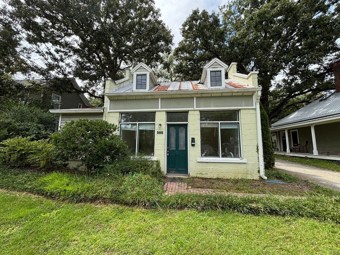4-Bedroom Apartment in Prime Downtown Carr... - 4-Bedroom Apartment in Prime Downtown Carr...