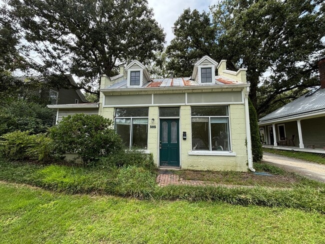 Photo - 4-Bedroom Apartment in Prime Downtown Carr...