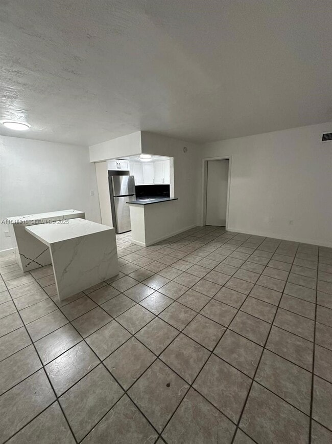 Building Photo - 1230 W 54th St