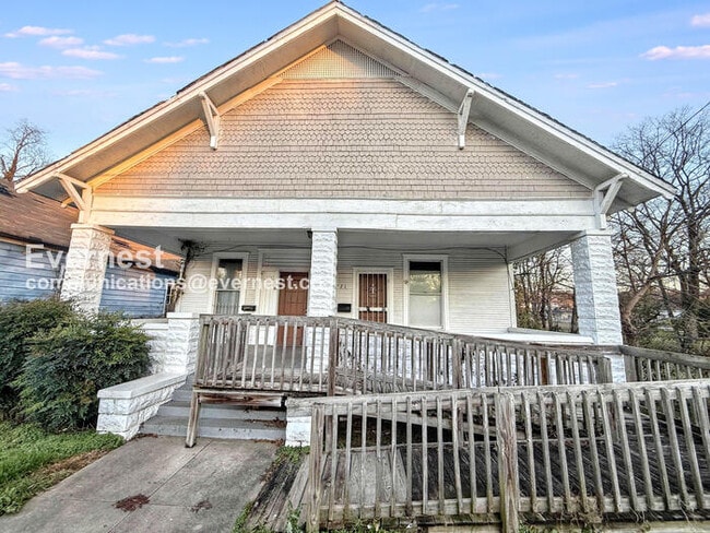 Building Photo - 921 53rd St N