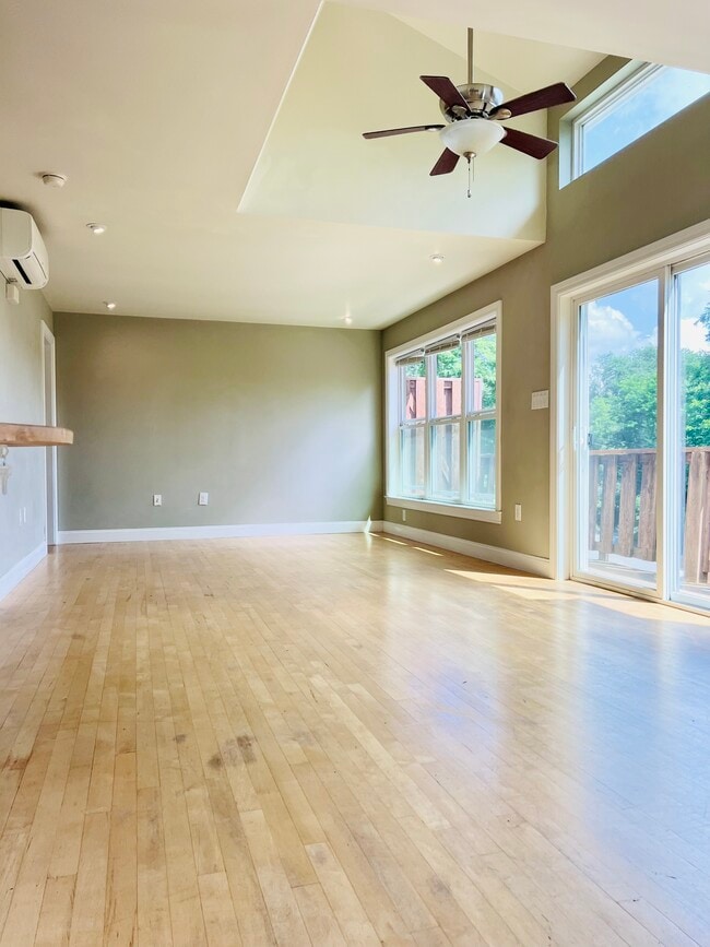 Building Photo - 127 Sun Haven Ln