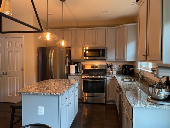 Building Photo - 2235 Mallard Landing Dr