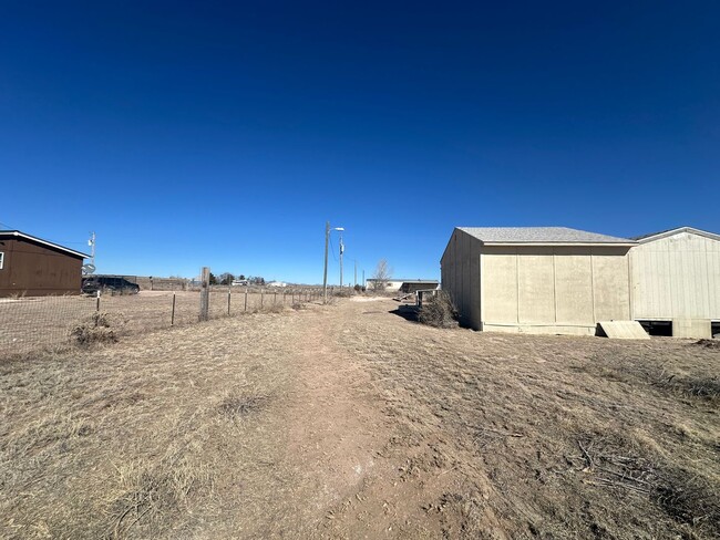 Foto del edificio - Horses Welcome to Single Wide on 1 Acre!