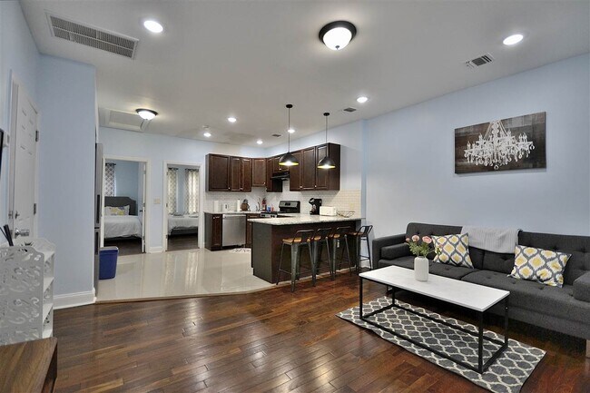 Building Photo - 294 Ege Ave