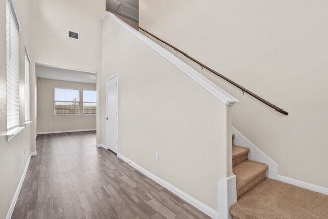 Foto del edificio - 365 Guemal Rd