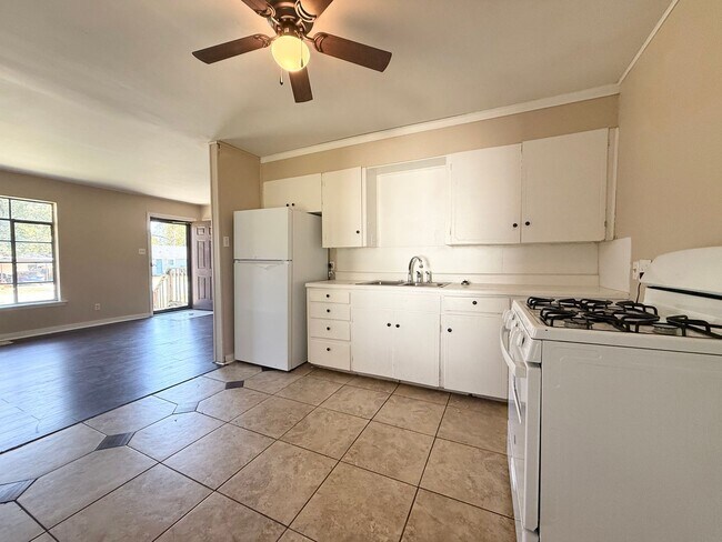 Foto del edificio - 40 Hill Ln