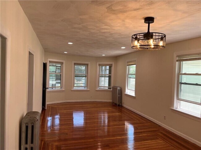 Foto del edificio - 22 Ingleside Ave