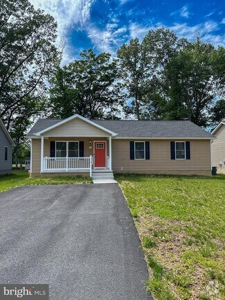 Building Photo - 65 Oak Ln