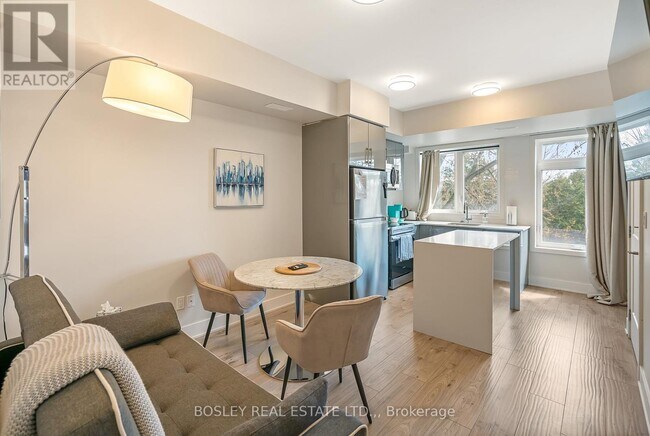 Photo du bâtiment - 6065 McLeod Rd