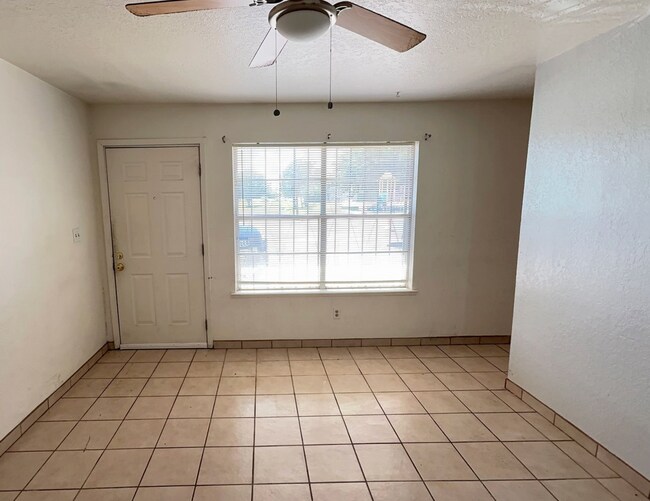Foto del edificio - 917 Branson Ave