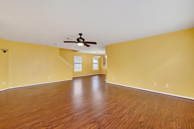 Foto del edificio - 6615 Windy River Ln
