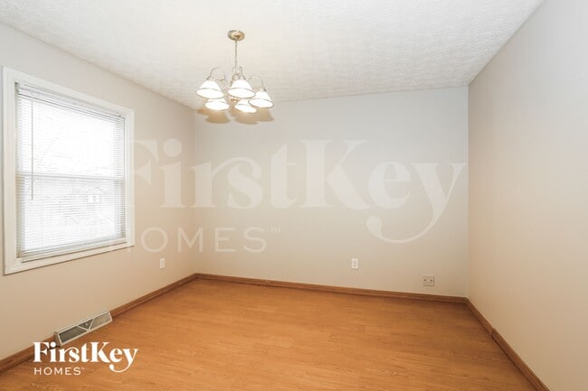 Building Photo - 2049 Stowbridge Rd