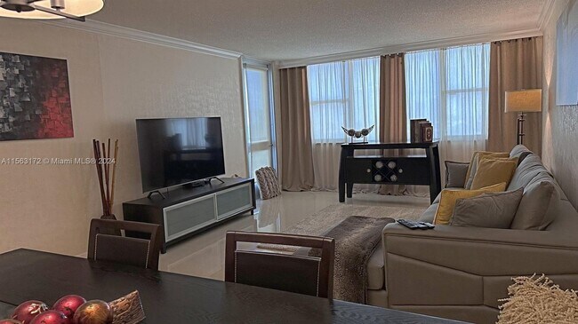 Foto del edificio - 3180 S Ocean Dr