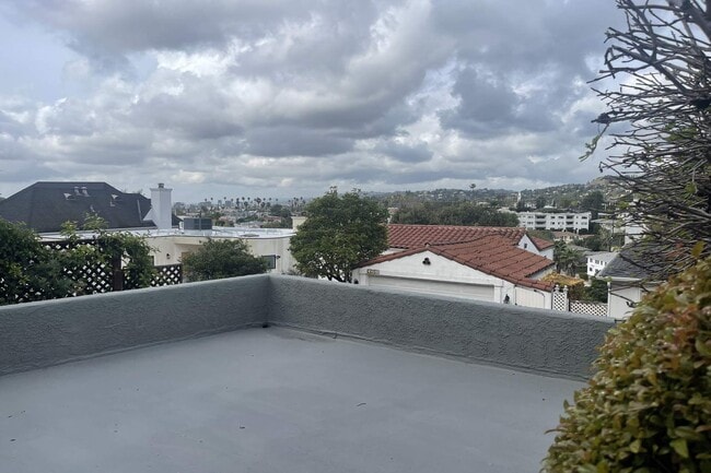 Building Photo - 4160 Holly Knoll Dr