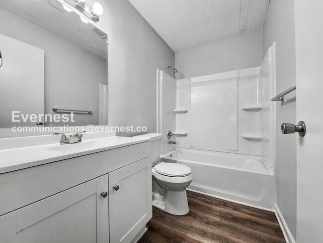 Foto del edificio - 725 W Creek Cir