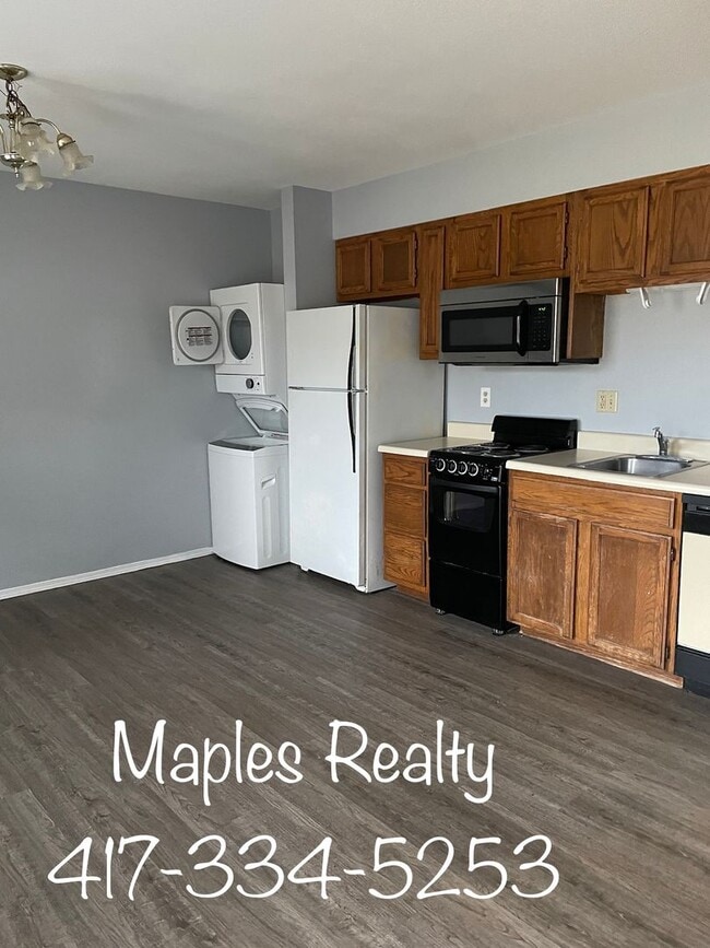 Foto del edificio - UNFURNISHED 1 bed/1 bath WALK-IN Condo