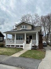 Building Photo - 27 Nelson St