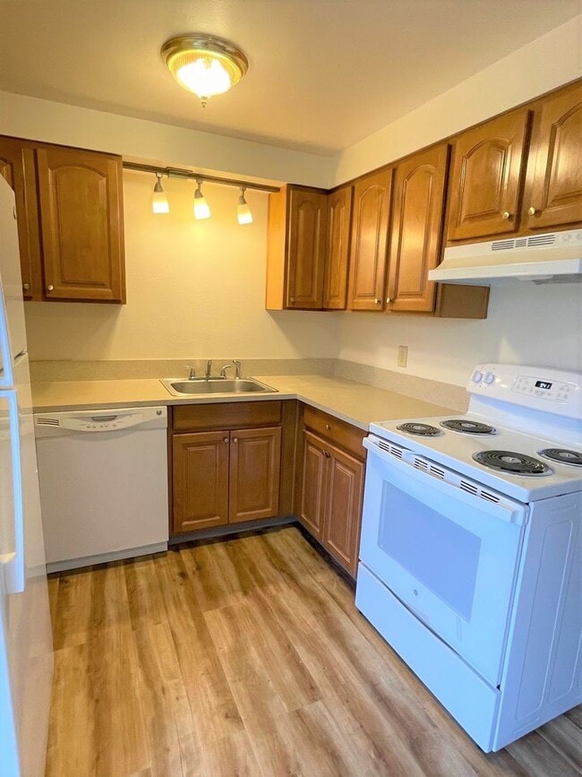 Building Photo - 1330 S Ivy St