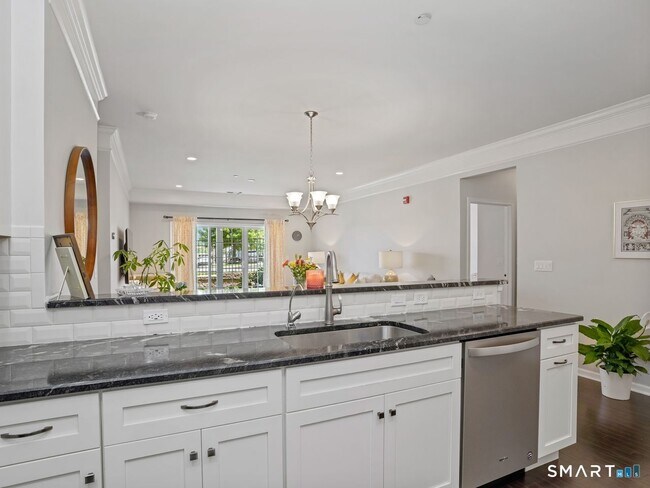 Foto del edificio - 302 Center Meadow Ln