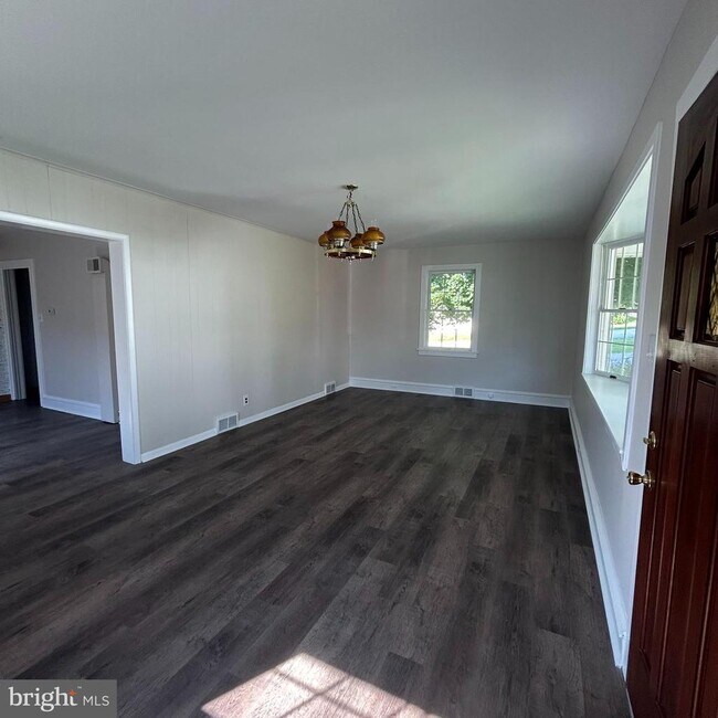 Building Photo - 379 Dehaven St