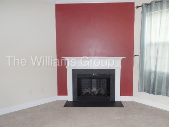 Building Photo - 1013 Bombay Dr